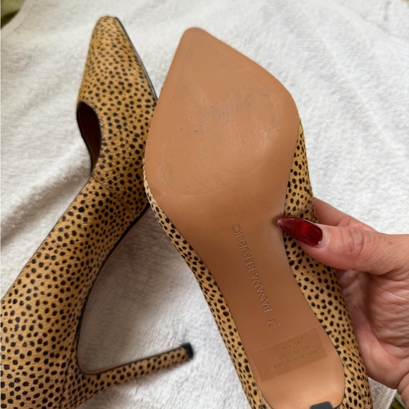 Banana Republic Spotted Tan Heels - Picture 2 of 3